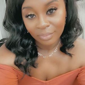 Meet your Posher, Christina